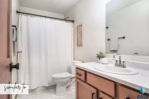 Bath - 6217 S Ruby Jean Pl, Sioux Falls, SD 57108 photo 2 of 4
