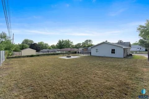 Exterior - 908 S Conklin Ave, Sioux Falls, SD 57103 photo 2 of 5