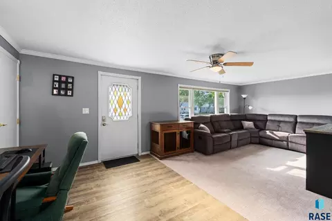 Entry Way - 908 S Conklin Ave, Sioux Falls, SD 57103 photo 1 of 3