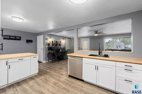 Kitchen - 908 S Conklin Ave, Sioux Falls, SD 57103 photo 4 of 7