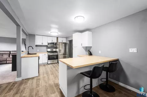 Kitchen - 908 S Conklin Ave, Sioux Falls, SD 57103 photo 6 of 7