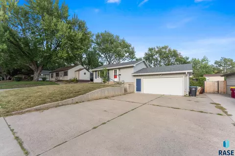 Exterior - 908 S Conklin Ave, Sioux Falls, SD 57103 photo 1 of 5