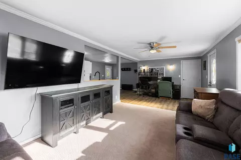 Living - 908 S Conklin Ave, Sioux Falls, SD 57103 photo 2 of 3