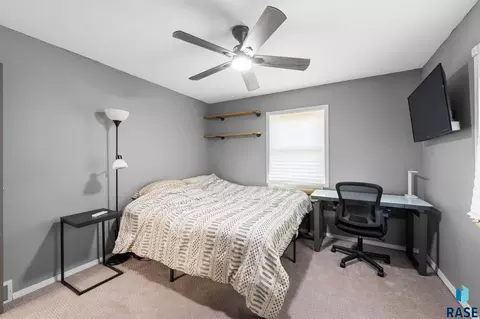 Bedroom - 908 S Conklin Ave, Sioux Falls, SD 57103 photo 2 of 4