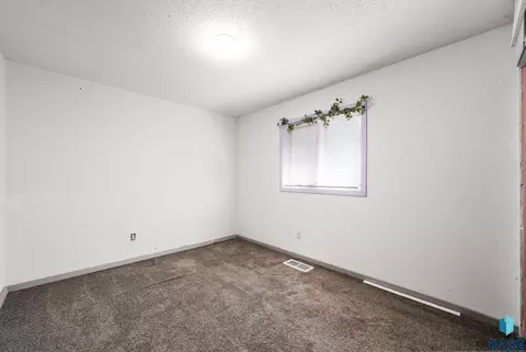 Bedroom - 47790 309 Ave, Alcester, SD 57001 photo 3 of 4