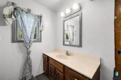 Bath - 47790 309 Ave, Alcester, SD 57001 photo 3 of 4