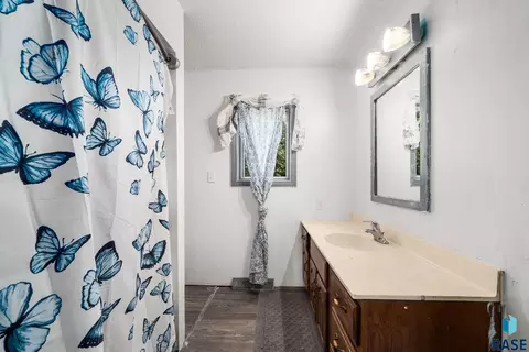 Bath - 47790 309 Ave, Alcester, SD 57001 photo 2 of 4