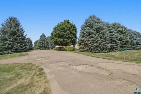 Exterior - 47588 255th St, Renner, SD 57055 photo 11 of 28