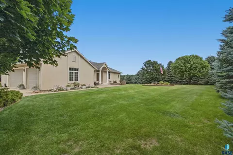 Exterior - 47588 255th St, Renner, SD 57055 photo 2 of 28