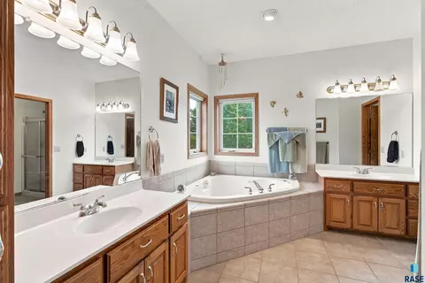 Bath - 47588 255th St, Renner, SD 57055 photo 1 of 6