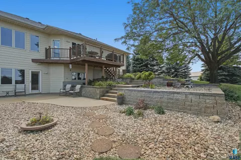 Exterior - 47588 255th St, Renner, SD 57055 photo 8 of 28