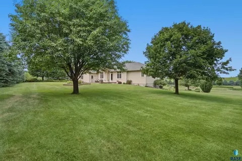 Exterior - 47588 255th St, Renner, SD 57055 photo 3 of 28