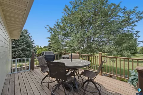Exterior - 47588 255th St, Renner, SD 57055 photo 4 of 28