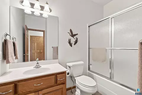 Bath - 47588 255th St, Renner, SD 57055 photo 4 of 6
