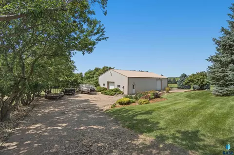 Exterior - 47588 255th St, Renner, SD 57055 photo 12 of 28