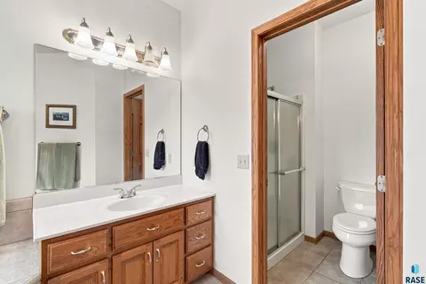 Bath - 47588 255th St, Renner, SD 57055 photo 2 of 6