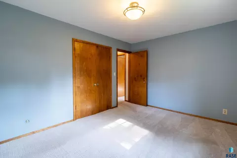 Bedroom - 1501 E Otonka Trl, Sioux Falls, SD 57103 photo 6 of 11