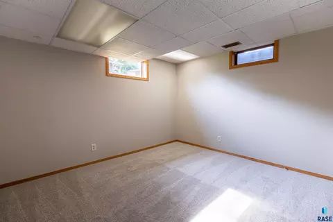 Bedroom - 1501 E Otonka Trl, Sioux Falls, SD 57103 photo 10 of 11