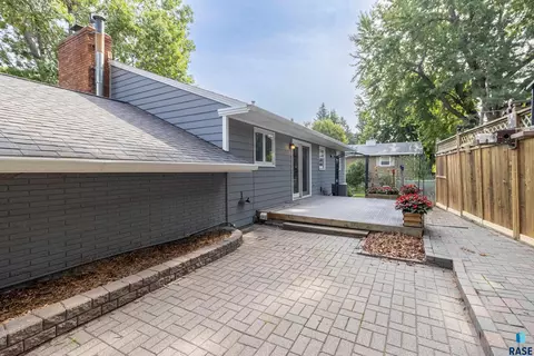Exterior - 1501 E Otonka Trl, Sioux Falls, SD 57103 photo 9 of 9