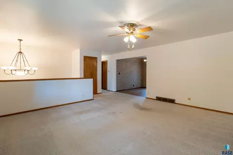 Living - 1501 E Otonka Trl, Sioux Falls, SD 57103 photo 3 of 6