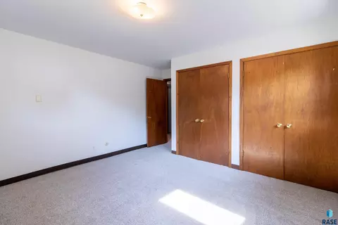 Bedroom - 1501 E Otonka Trl, Sioux Falls, SD 57103 photo 9 of 11