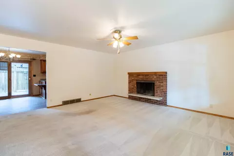 Living - 1501 E Otonka Trl, Sioux Falls, SD 57103 photo 2 of 6
