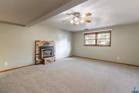 Living - 1501 E Otonka Trl, Sioux Falls, SD 57103 photo 4 of 6