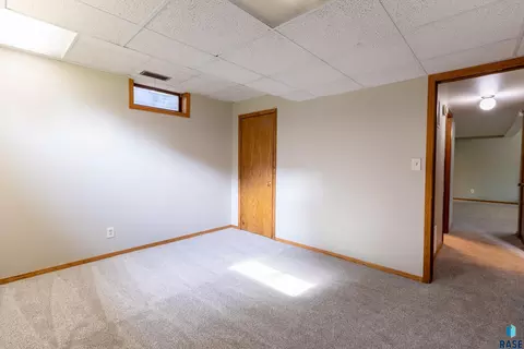 Bedroom - 1501 E Otonka Trl, Sioux Falls, SD 57103 photo 11 of 11