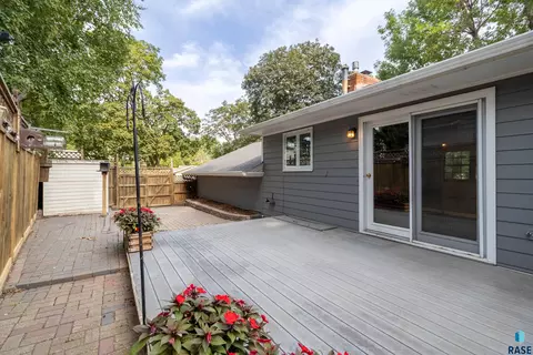 Exterior - 1501 E Otonka Trl, Sioux Falls, SD 57103 photo 8 of 9