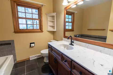 Bath - 1501 E Otonka Trl, Sioux Falls, SD 57103 photo 1 of 2