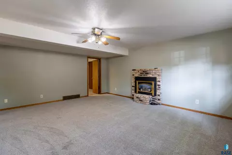 Living - 1501 E Otonka Trl, Sioux Falls, SD 57103 photo 5 of 6