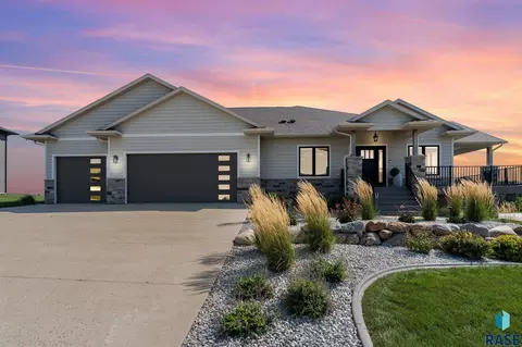 Exterior - 5601 E Chandler Dr, Sioux Falls, SD 57110 photo 1 of 31