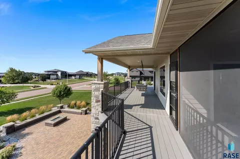 Exterior - 5601 E Chandler Dr, Sioux Falls, SD 57110 photo 21 of 31