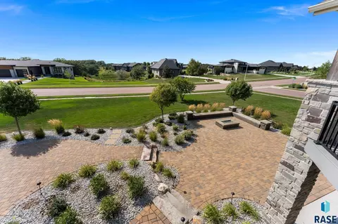 Exterior - 5601 E Chandler Dr, Sioux Falls, SD 57110 photo 22 of 31