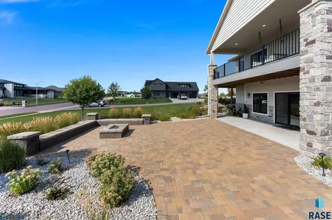 Exterior - 5601 E Chandler Dr, Sioux Falls, SD 57110 photo 28 of 31