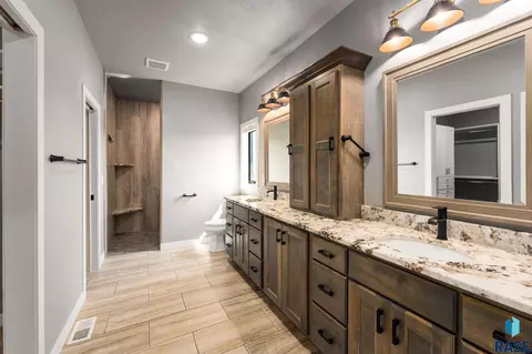 Bath - 5601 E Chandler Dr, Sioux Falls, SD 57110 photo 2 of 7