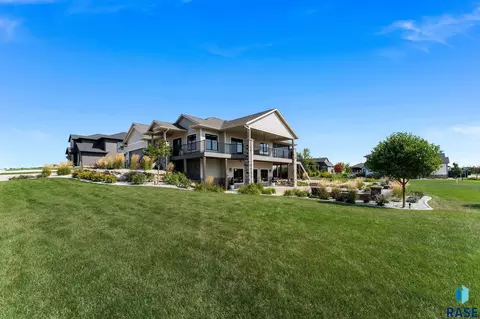 Exterior - 5601 E Chandler Dr, Sioux Falls, SD 57110 photo 5 of 31