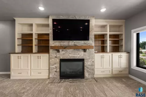 Living - 5601 E Chandler Dr, Sioux Falls, SD 57110 photo 12 of 13