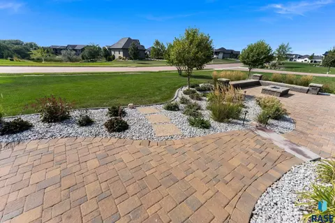 Exterior - 5601 E Chandler Dr, Sioux Falls, SD 57110 photo 27 of 31