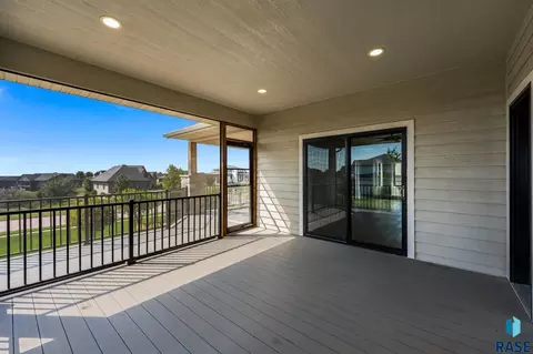 Exterior - 5601 E Chandler Dr, Sioux Falls, SD 57110 photo 10 of 31