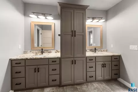 Bath - 5601 E Chandler Dr, Sioux Falls, SD 57110 photo 7 of 7