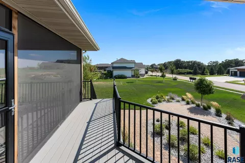 Exterior - 5601 E Chandler Dr, Sioux Falls, SD 57110 photo 19 of 31