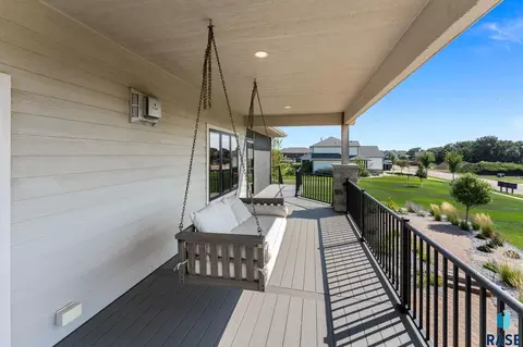 Exterior - 5601 E Chandler Dr, Sioux Falls, SD 57110 photo 16 of 31