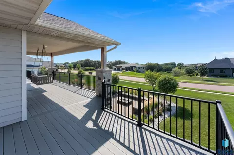 Exterior - 5601 E Chandler Dr, Sioux Falls, SD 57110 photo 14 of 31