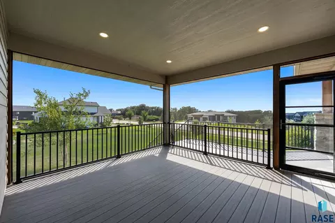 Exterior - 5601 E Chandler Dr, Sioux Falls, SD 57110 photo 11 of 31