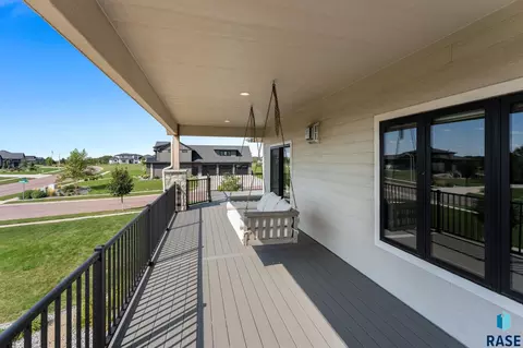 Exterior - 5601 E Chandler Dr, Sioux Falls, SD 57110 photo 18 of 31