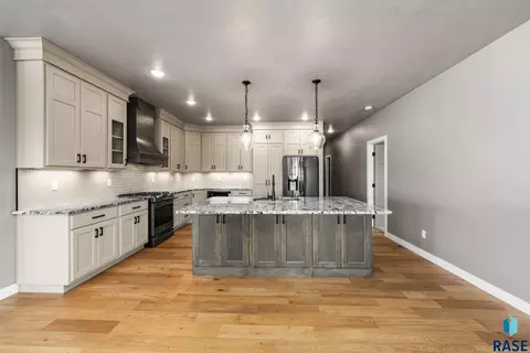 Kitchen - 5601 E Chandler Dr, Sioux Falls, SD 57110 photo 6 of 6
