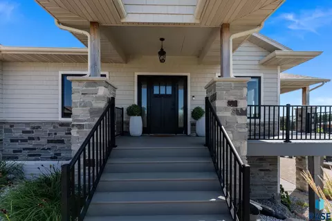 Exterior - 5601 E Chandler Dr, Sioux Falls, SD 57110 photo 8 of 31