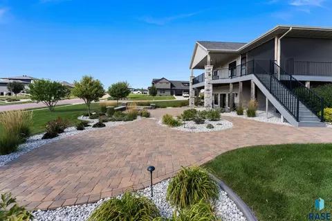 Exterior - 5601 E Chandler Dr, Sioux Falls, SD 57110 photo 24 of 31
