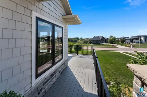 Exterior - 5601 E Chandler Dr, Sioux Falls, SD 57110 photo 9 of 31